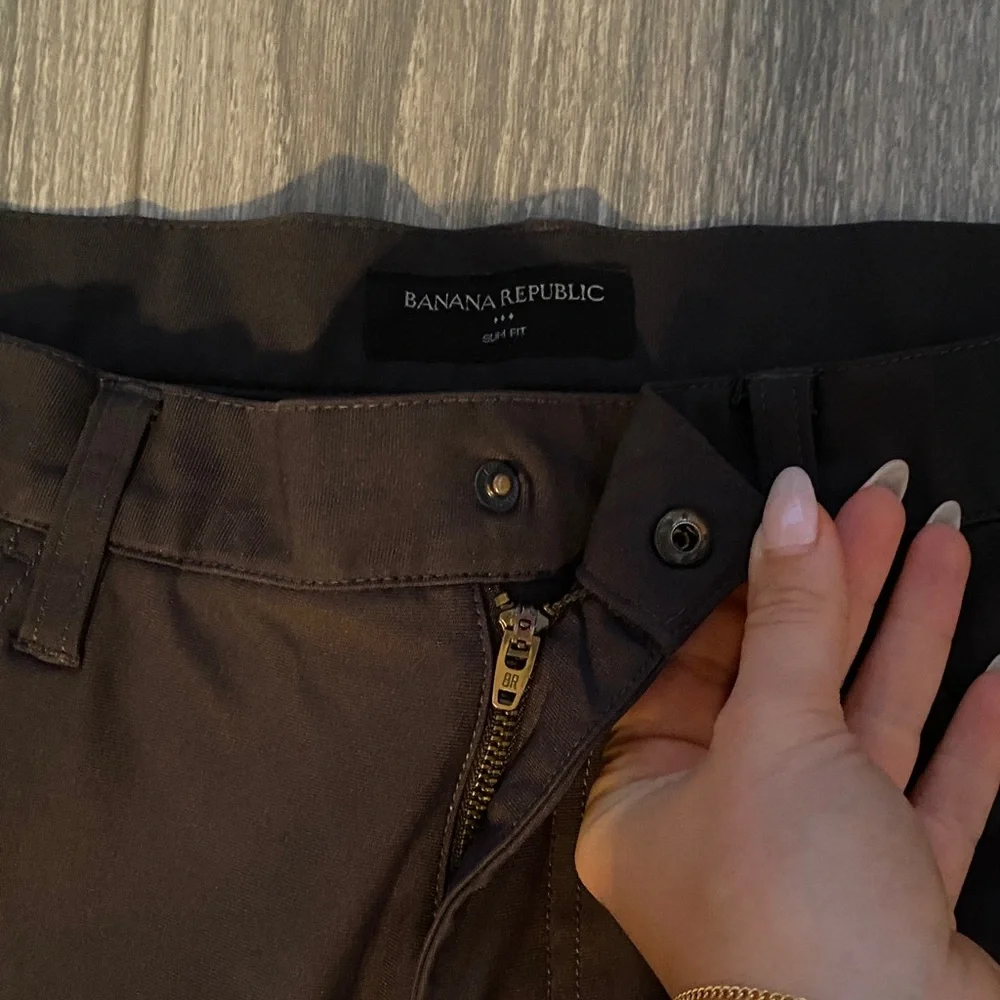 Banana Republic - Men’s Slim Fit Athletic Chino Pants in Dark Grey - Size 33x30